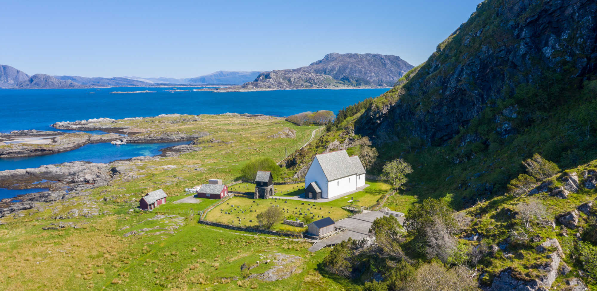 Kinn kyrkje foto Visit FjordKysten, Kinn kirke - kinnakyrkja.no